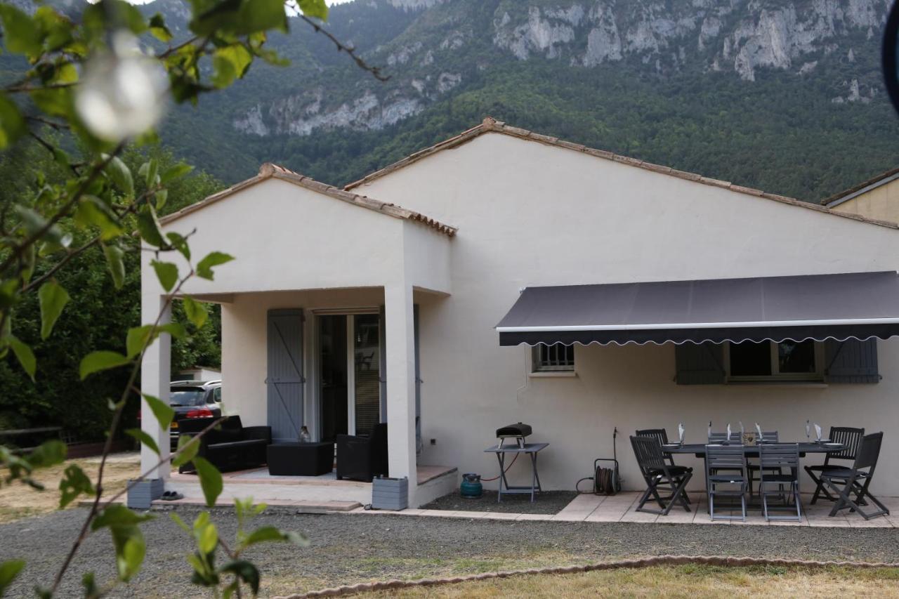 Private Riverside Villa With Breathtaking Views Axat Экстерьер фото